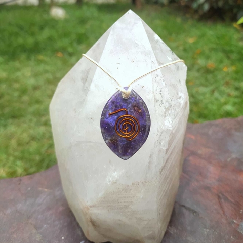 Petal Amulet - Amethyst