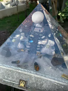 Quéops Templo da Lua Cheia na internet