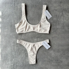 CONJUNTO BIKINI KYLIE OFFWHITE en internet