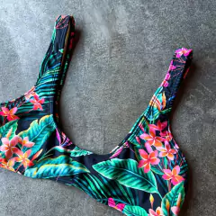 CORPIÑO BIKINI KYLIE HAWAII en internet