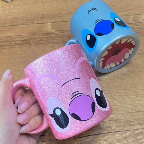 Caneca Perolizada do Stich e Angel com Boca no Fundo