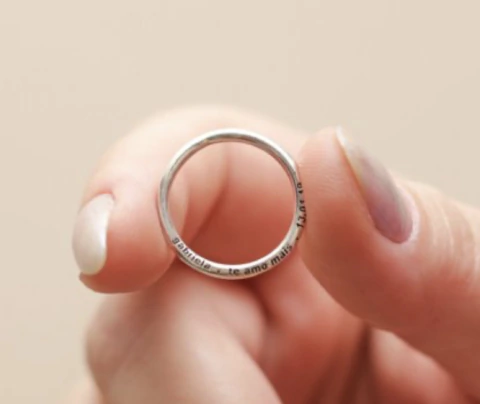 Anel abaulado com frase no aro Prata 925