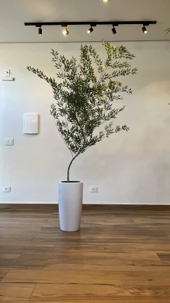 Imagem do Bambu mosso artificial 2,10 metros levemente curvado para direita