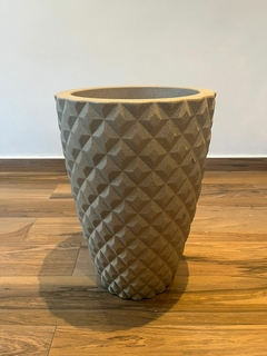 Vaso De Polietileno Diamante 62X40Cm - Bege - Cristal Garden