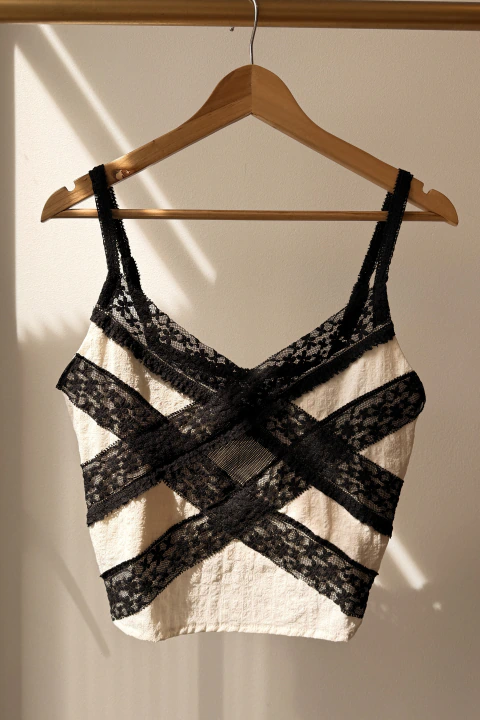 Top Suspiro Natural con Negro
