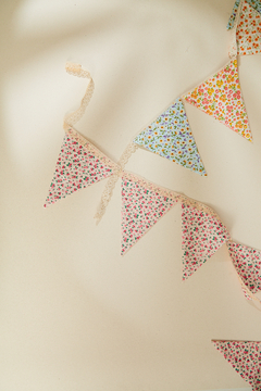 BANDERIN TELA FLORECILLAS - tienda online