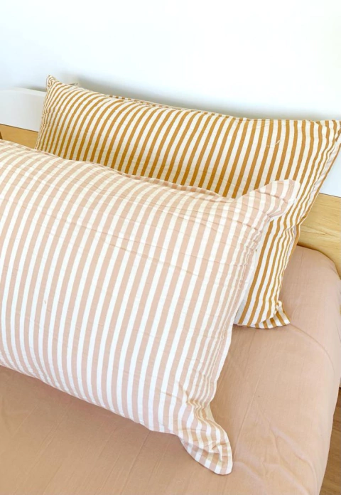 Almohadon Lotus 60 x 40 cm - comprar online