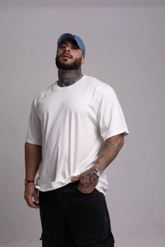 T-shirt Basic Off-White (Oversized) na internet