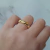 Anillo B242 (dorado) on internet