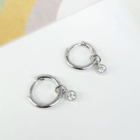 Argollitas mini cubic dije (plateado)