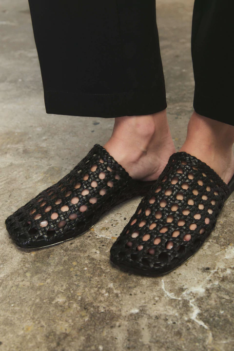 MULE GRECIA NEGRO - comprar online