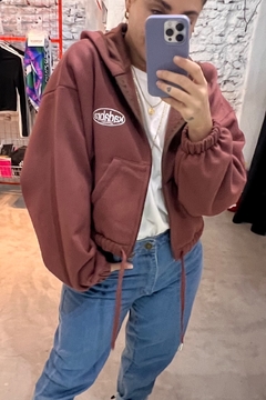 Imagen de CAMPERA NEED IT CHOCO