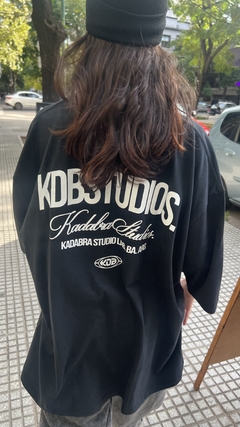 REMERA ULTRA KDBSTUDIOS BLK