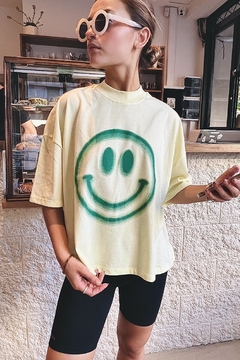 REMERA BOXY SMILE YELLOW - comprar online