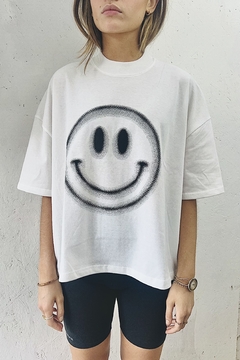 REMERA BOXY SMILE WTH