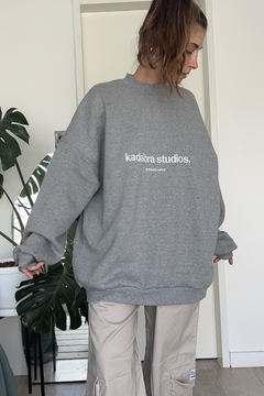 CREWNECK KDBSTUDIOS DARKGREY - KADABRA