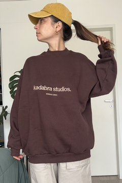 CREWNECK KDBSTUDIOS BROWN