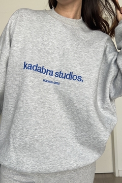 CREWNECK KDBSTUDIOS LIGHTGREY