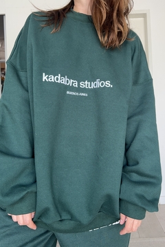 Imagen de CREWNECK KDBSTUDIOS GREEN