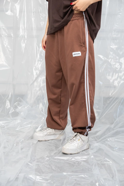 PANT SUPREME SPORTS CHOCO - comprar online