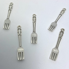 Dijes de metal
