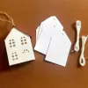 CASITA NAVIDAD CON ETIQUETAS COLGANTES