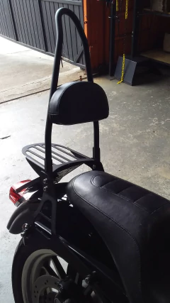 Sissy Bar com Easy Rider - Destacável - PRETO - Harley Davidson - Dyna Fat Bob (até 2017) - Ronco V2