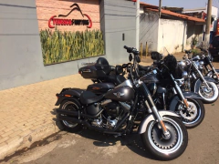 Kit Guidão Seca Sovaco - 15" Pol. Altura - Tubo 1.1/4" Pol. CURVE - PRETO - Harley Davidson - Fat Boy (2018+) na internet