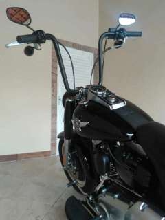 Imagem do Kit Guidão Seca Sovaco - 14" Pol. Altura - Tubo 1.1/4" Pol. - PRETO - Harley Davidson - Fat Boy (com Acelerador Eletrônico)