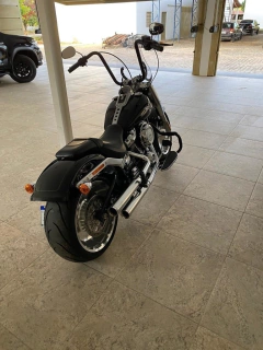 Guidão Seca Sovaco - 16" Pol. Altura - Tubo 1.1/4" Pol. - PRETO - Harley Davidson - Fat Boy (Com Acelerador Eletrônico) - Ronco V2