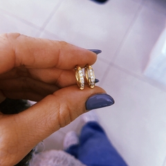 Argollas cubic cristal (1,3 cm) - acero dorado (cod 23)