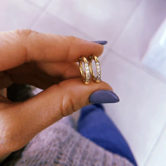 Argollas cubic cristal (1,5 cm) - acero dorado (cod 23)