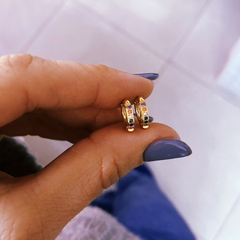 Argollas cubic multicolor (1,3 cm) - acero dorado (cod 23)