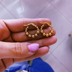 Argollas bolitas intercalada - acero dorado (cod 13)
