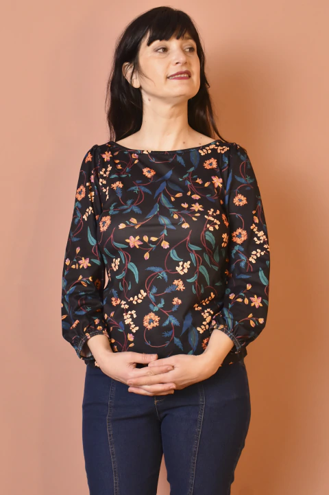 Remera Charlotte (Flora negro)