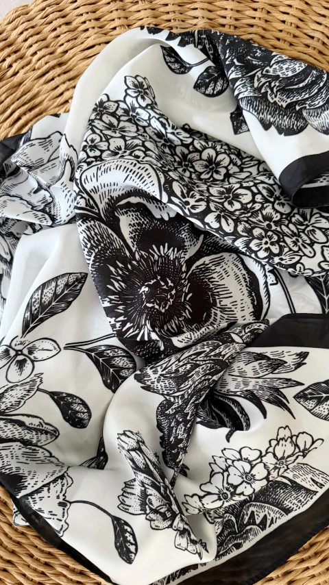 Pañuelo FLORES ~ Black & White ~