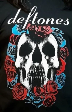 Remera Deftones - Deftones (calavera) - Manga Larga