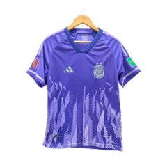Camiseta retro Argentina Qatar 2022 alternativa violeta