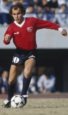 Camiseta retro Independiente campeón del mundo 1984 Bochini #10 en internet