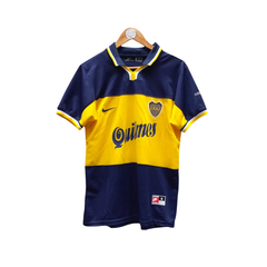 Camiseta retro Boca Juniors 1998 con diseño clásico azul y amarillo y publicidad Quilmes
