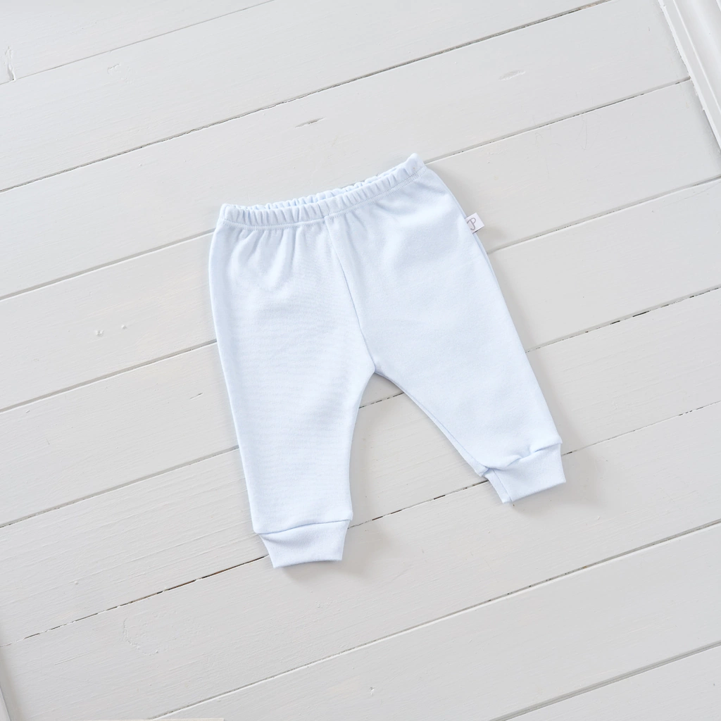 PANTALON CON PUÑO CELESTE