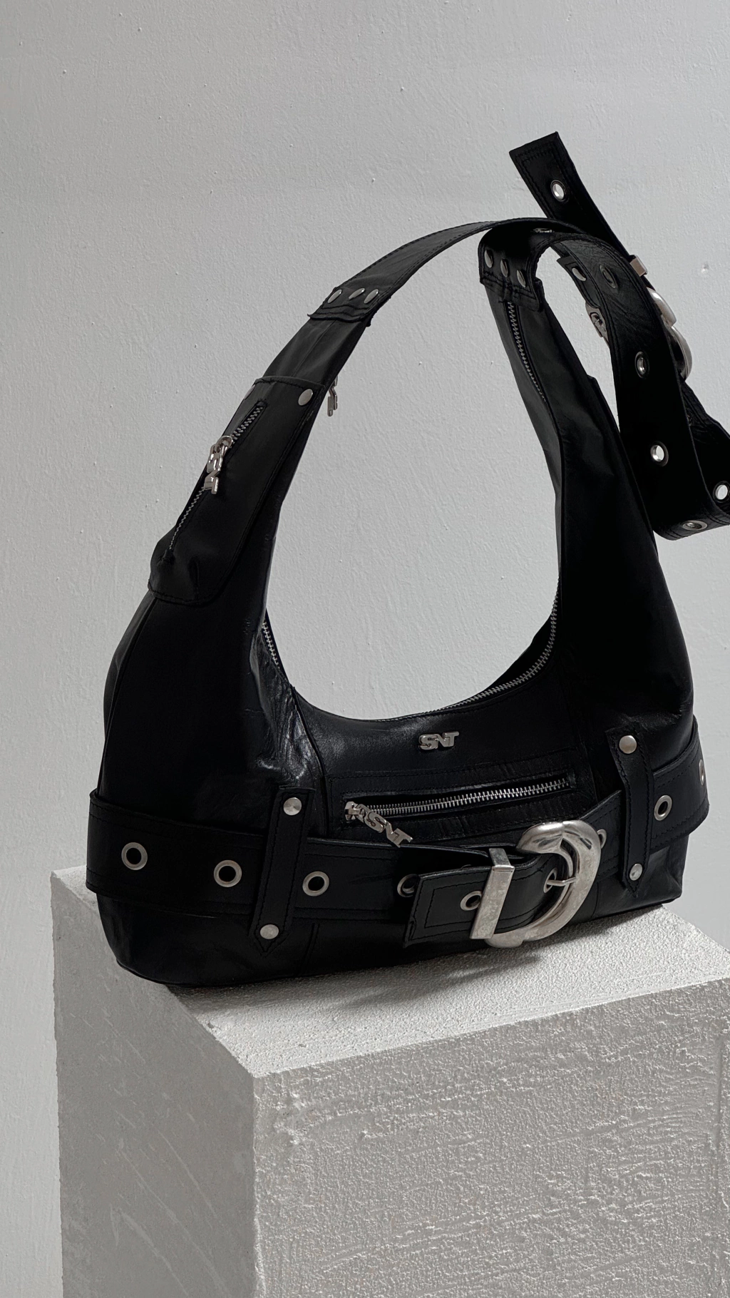 BAG BLACK GIRL CUERO ⭑