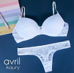 Conjunto de encaje. Corpiño taza soft push up y cola less. Art 1007 - tienda online