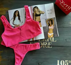 Conjunto de morley. Corpiño top con detalle y cola less. Art 6005