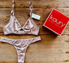 Imagen de Conjunto de microfibra y elástico personalizado. Corpiño triangulito y cola less. Art 8216