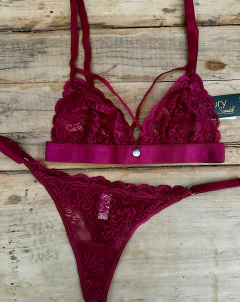 Imagen de Conjunto de puntilla. Corpiño triangulito breteles en escote y cola less regulable. Art 8226