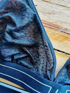 Imagen de Conjunto de tul print con elástico personalizado. Corpiño triangulito y cola less. Art 8224