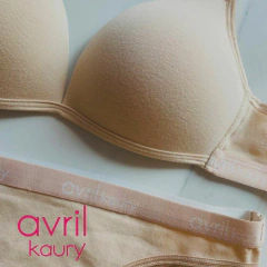 Conjunto de algodón con elástico personalizado. Corpiño triangulito taza soft sin push up y vedetina. Art 3009