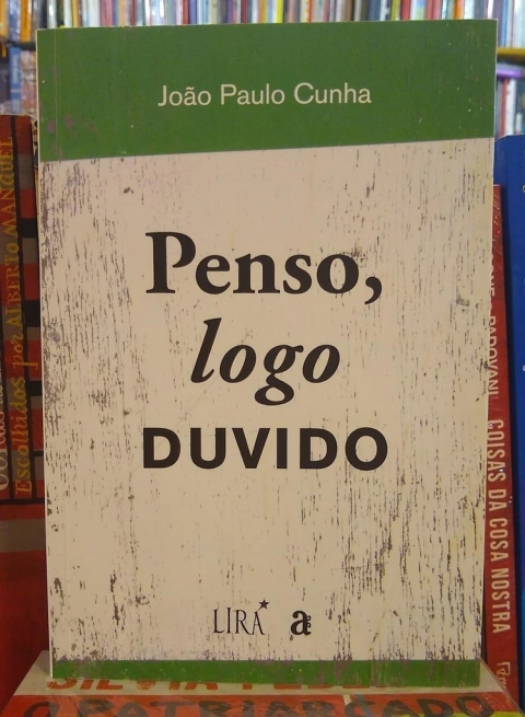 Penso, logo duvido