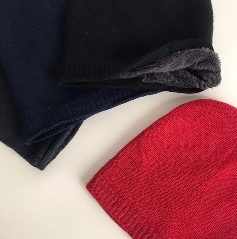 GORRO ROCKY SIN PUÑO C/PELUCHO (06302)